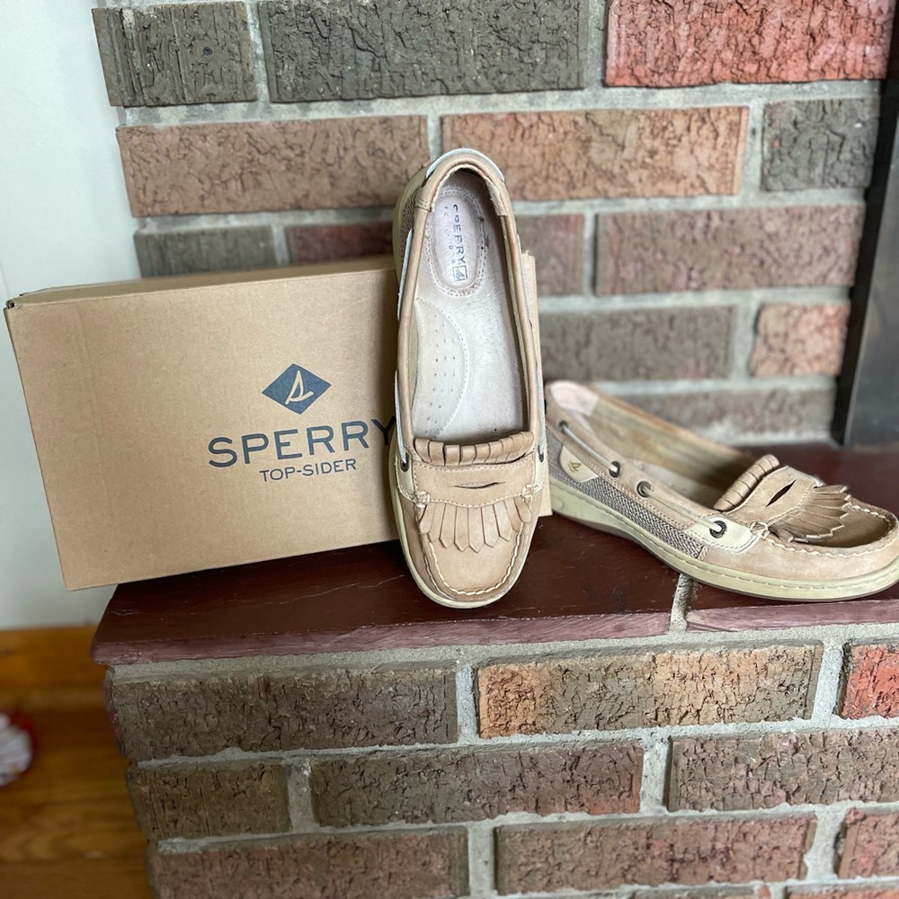 Sperry fringe loafers